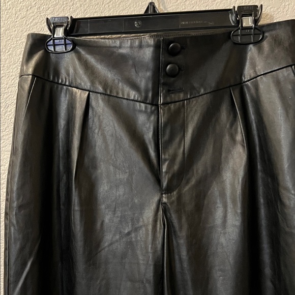 PAIGE Black Vegan Leather Crop Pants | Size 6 | Modern Classic - Picture 3 of 13
